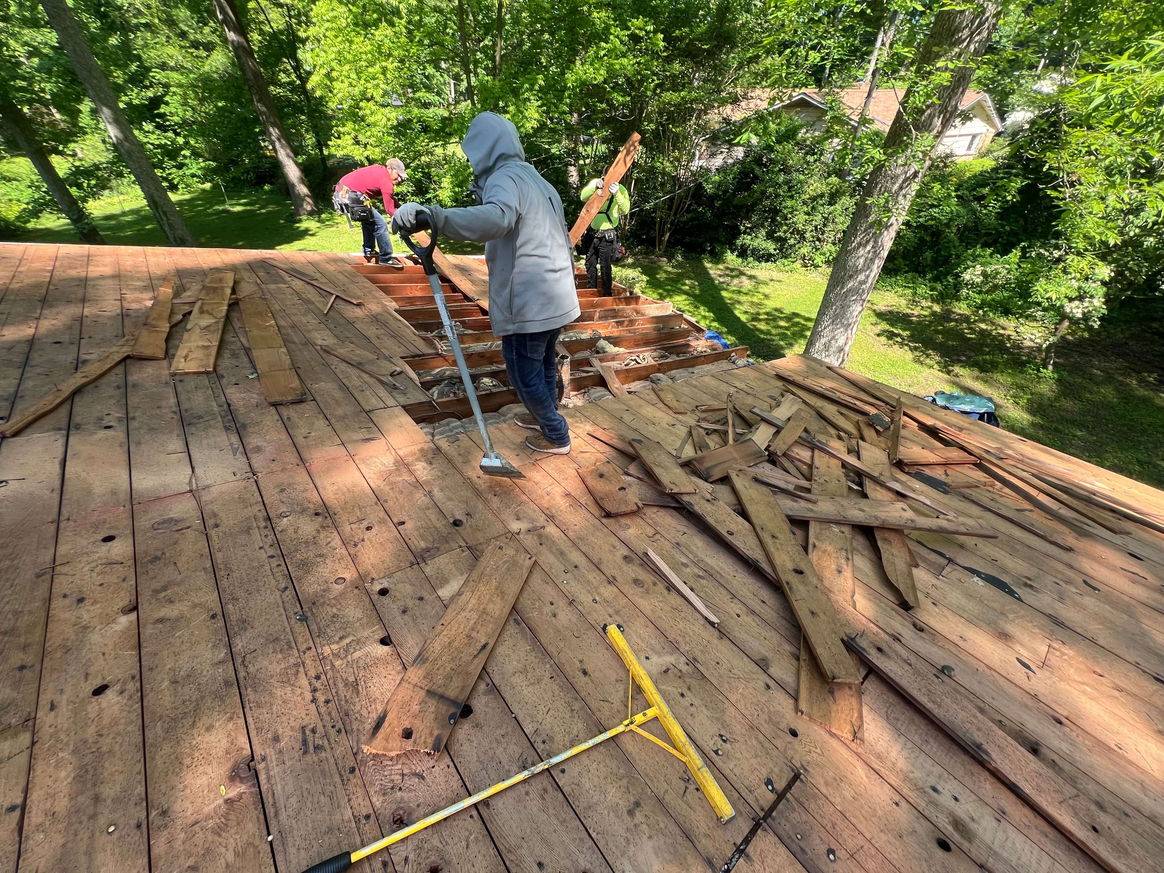 Apper Construction's Maryland crew installing replacement windows and asphalt shingle roofing on a two-story colonial in Anne Arundel County